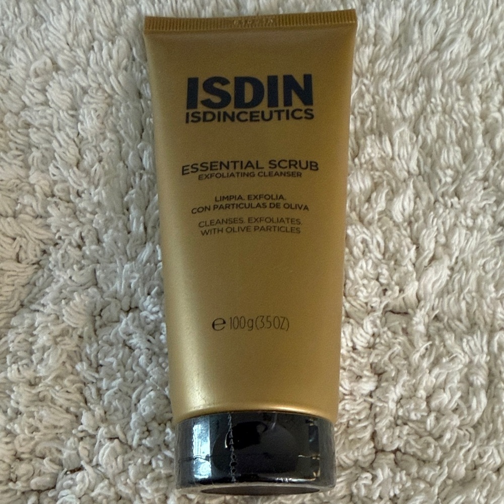 ISDIN Isdinceutics Essential Scrub Exfoliating Cleanser